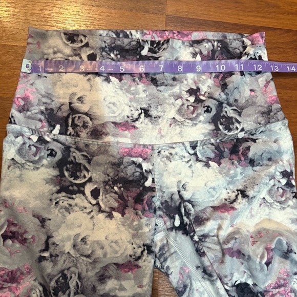 Lululemon Floral Leggings. 4. No size tag. Great condition! - Picture 6 of 10